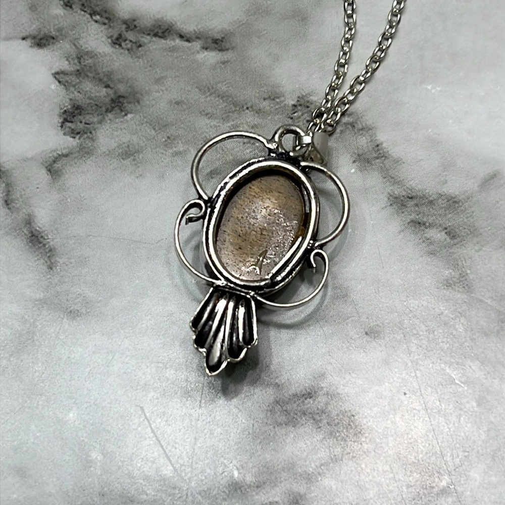 HANDMADE TIGERS EYE SILVER PENDANT WITH 925 SILVER CHAIN
NWT - Picture 5 of 9